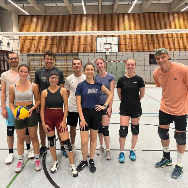 🏐 Volleyballtraining in Karlsruhe! 🏐

Bist du bereit, dein Volleyballspiel auf das nächste Level zu bringen? Egal, ob du neu dabei bist oder schon Erfahrung hast – bei uns findest du den perfekten Mix aus Spaß, Teamgeist und sportlicher Herausforderung. Komm einfach vorbei und mach mit!

📅 Trainingszeiten:
- Montags: 18:30 – 20:30 Uhr @ Kant-Gymnasium
- Donnerstags: 18:15 – 20:00 Uhr @ Heinrich-Hübsch-Gewerbeschule

Jeder ist willkommen, wir freuen uns auf dich! 💪

#stuvkarlsruhe #dhbwkarlsruhe #sportgruppe #gemeinsamaktiv #teamspirit